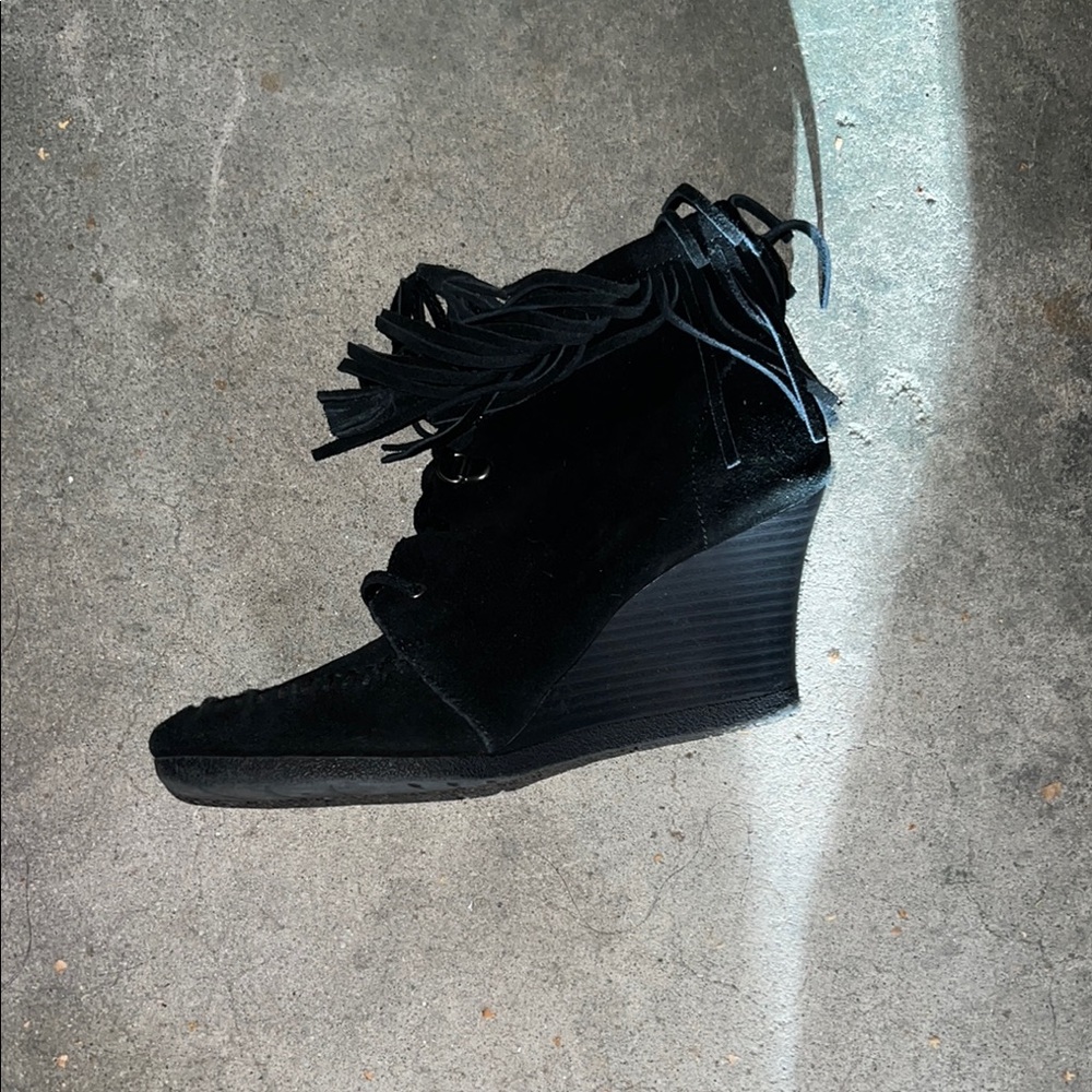 minnetonka wedge shoe